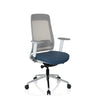 Sedia da ufficio professionale CHIARO T2 WHITE con schienale in rete grigia, seduta blu e struttura bianca di hjh OFFICE