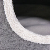 Rivestimento in tessuto grigio e bordo in peluche bianco e morbido della cuccia chiusa per gatto PAWY R di hjh LIVING