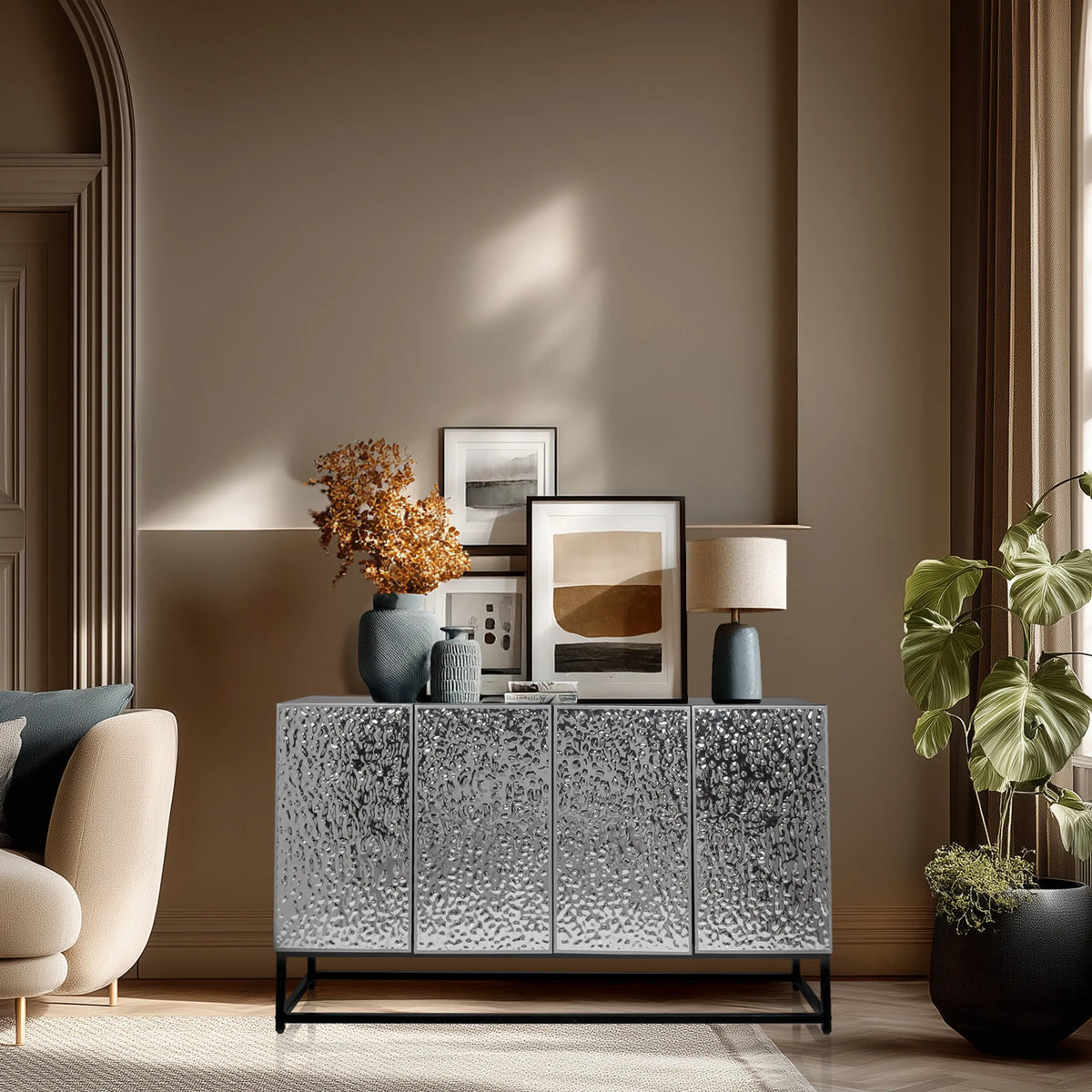 Cassettiera argentata METALLIO con frontali strutturati e base nera di hjh LIVING