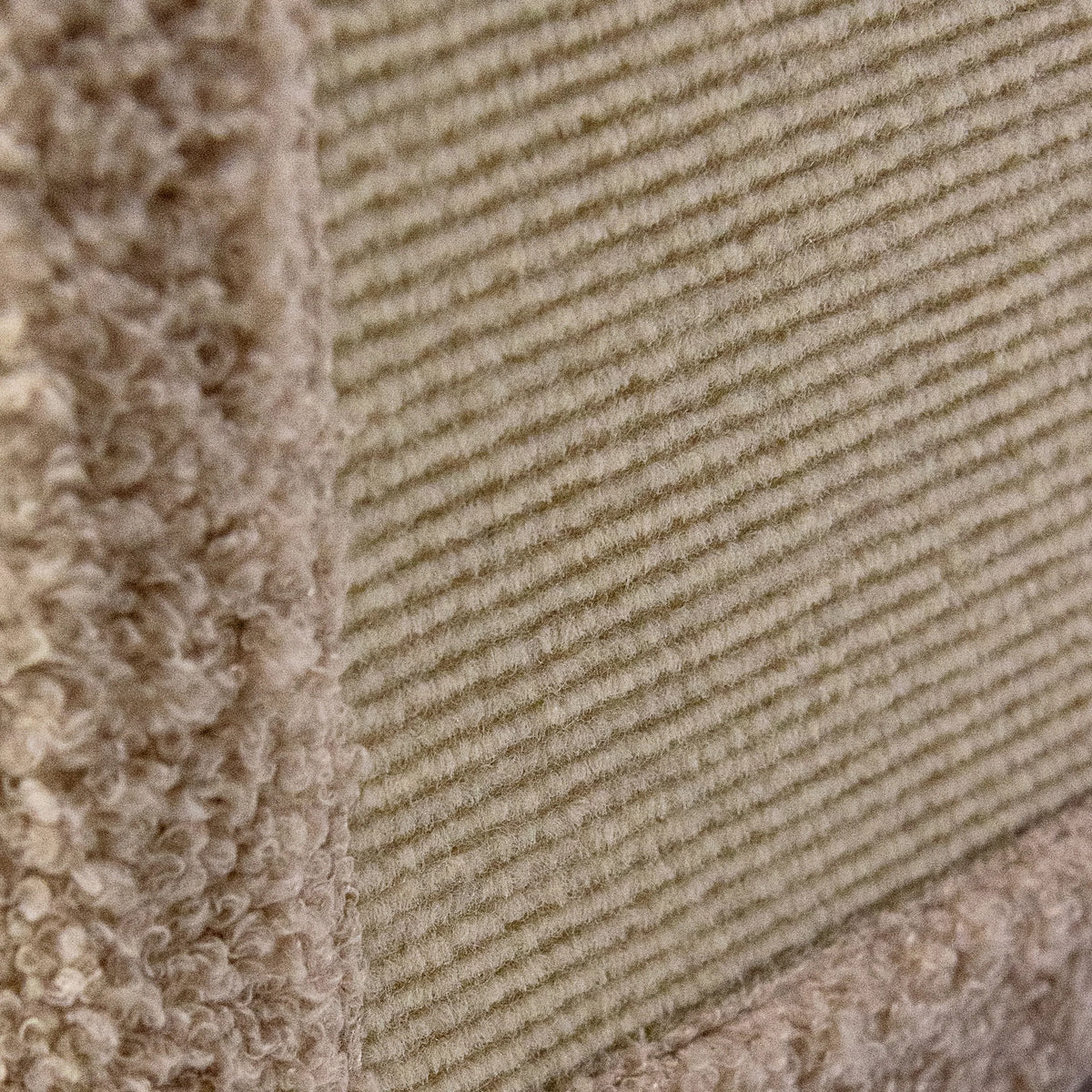 Rivestimento in tessuto beige a coste della cuccia chiusa per gatto PAWY EB di hjh LIVING