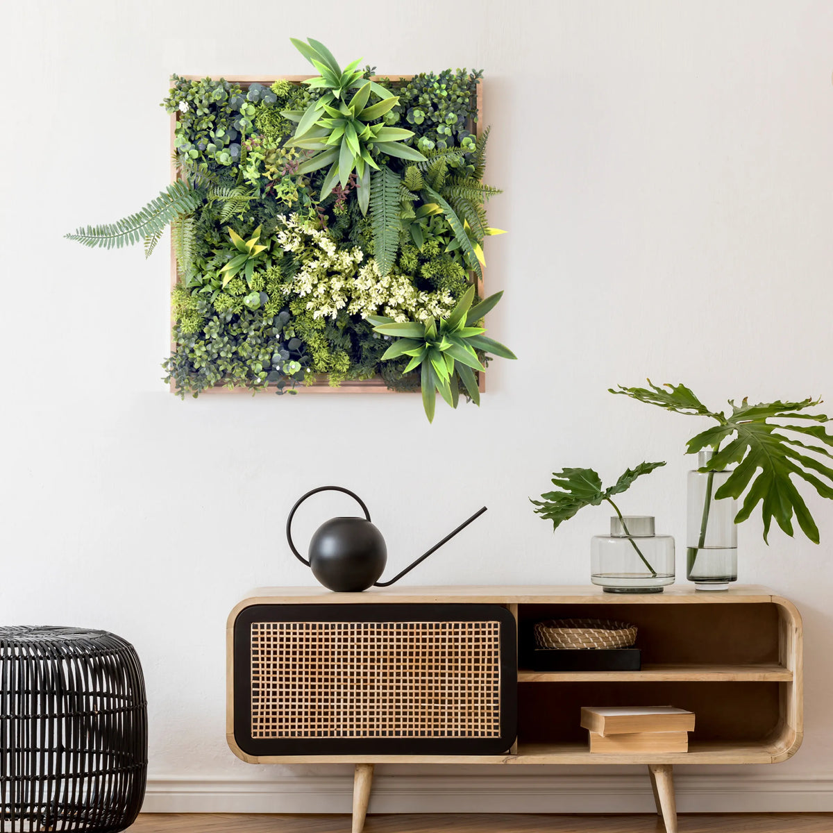 Pannello vegetale verde LEAFLUXE WALL 1 con vari muschi e felci in una cornice di legno di hjh LIVING