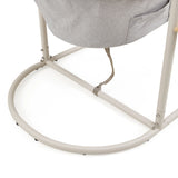 Struttura in metallo beige della sedia sospesa Skylo con rivestimento in tessuto grigio di hjh LIVING