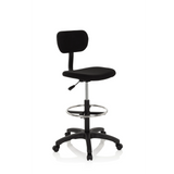 Sedia da banco TOP WORK 05 nera con poggiapiedi e base a cinque ruote di hjh OFFICE – vista a 360° (vista frontale a tre quarti 40°)