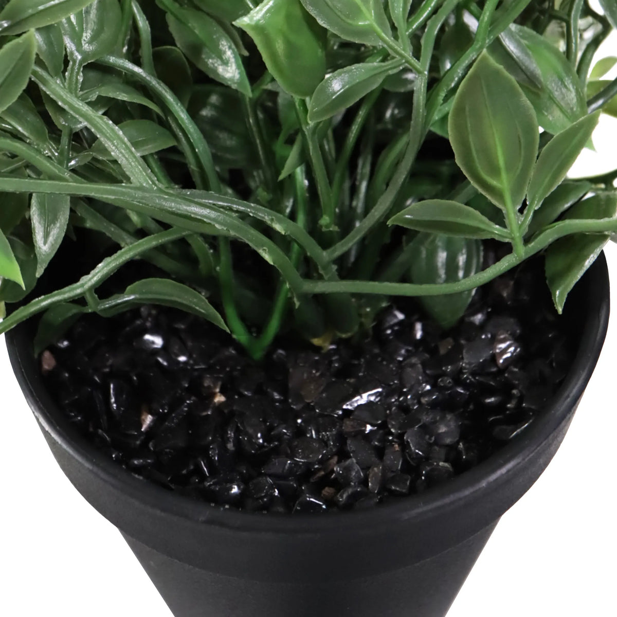 Foglie verdi e sassolini decorativi neri della pianta artificiale Epipremnum Climb in un vaso nero di hjh OFFICE