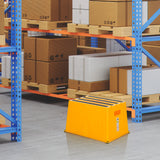 Sgabello giallo TIO-E1 con strisce antiscivolo nere sul gradino di hjh OFFICE