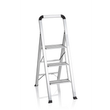 Scala richiudibile SOLID V in alluminio argentata con tre gradini e maniglia di hjh OFFICE – vista a 360° (vista frontale 20°)