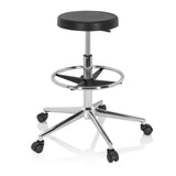Sgabello girevole nero TOP WORK 14 I con poggiapiedi e base a cinque ruote di hjh OFFICE – vista a 360° (vista frontale 20°)