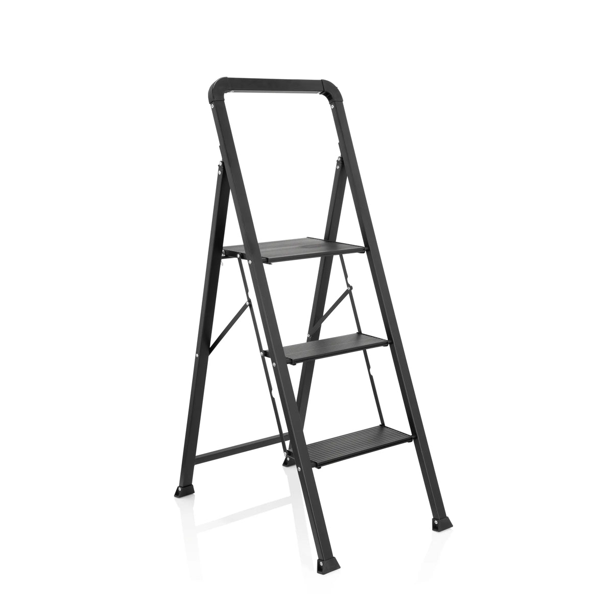 Scala richiudibile SOLID W6 nera con tre gradini e una maniglia di hjh OFFICE – vista a 360° (vista frontale a tre quarti 40°)