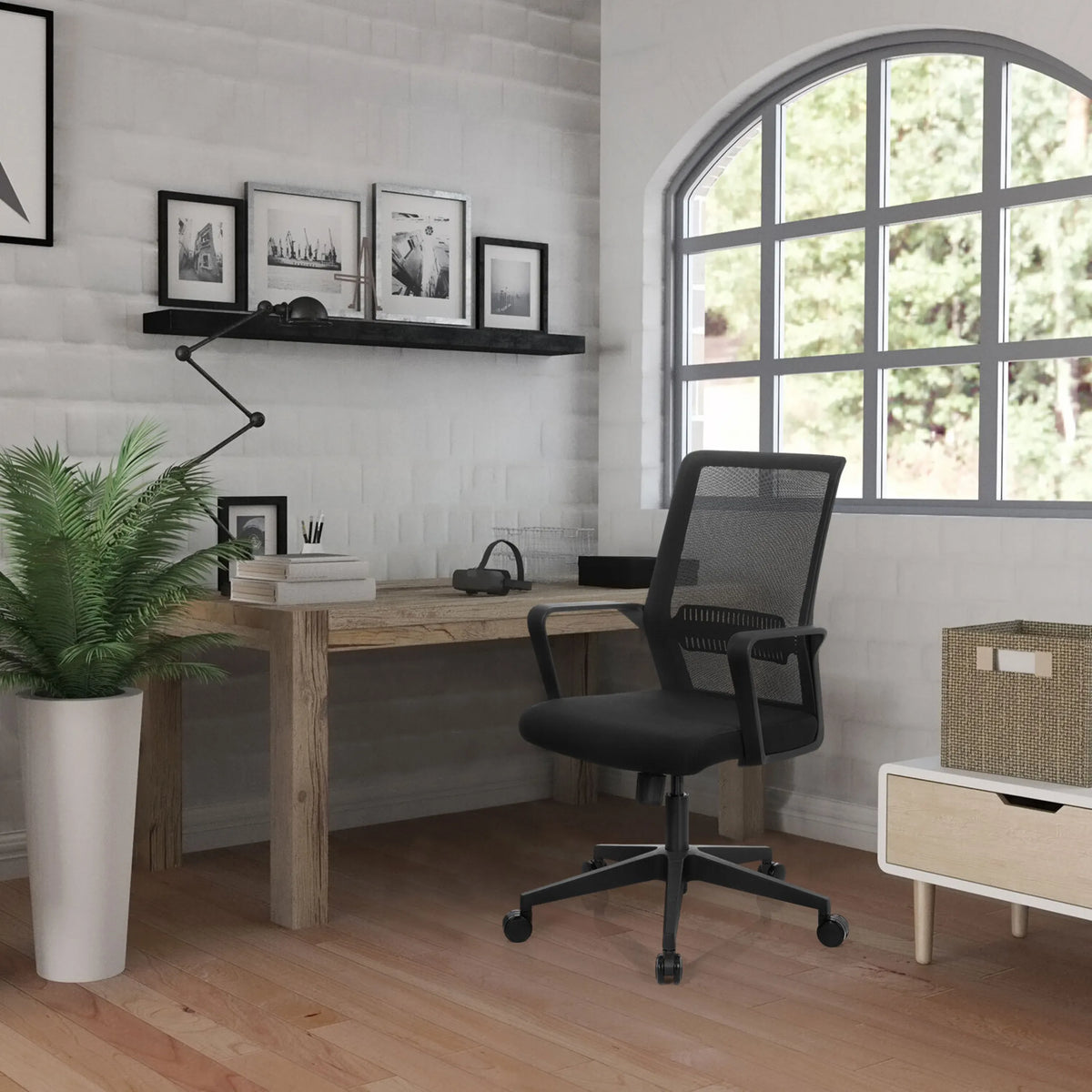 Sedia Home Office PRESTON nera con schienale in rete e rotelle di hjh OFFICE