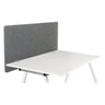Divisorio per scrivania FLEXMIUT 3D grigio di forma rettangolare su una scrivania bianca di hjh OFFICE