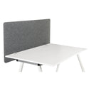 Divisorio per scrivania FLEXMIUT 3D grigio di forma rettangolare su una scrivania bianca di hjh OFFICE