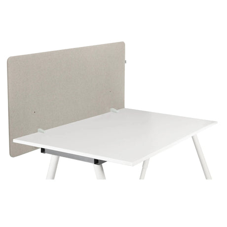 Tischtrennwand FLEXMIUT D1 in Taupe montiert an einem weißen Schreibtisch von hjh OFFICE