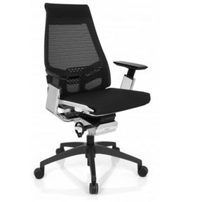 Sedia da ufficio professionale GENIDIA SMART WHITE CM con rivestimento in rete nera e dettagli cromati di hjh OFFICE