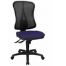 Sedia da ufficio professionale HJH SOLUTION BASIC con cuscino di seduta blu, schienale in rete nera e base a rotelle di Topstar