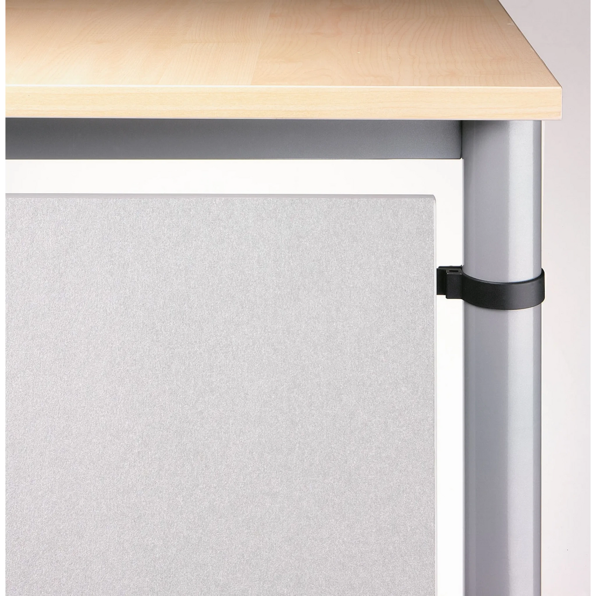 Pannello divisorio HR S in argento con un piano in legno chiaro e un pannello grigio di hjh OFFICE PRO