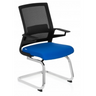 Sedia a sbalzo INVENTOR V con rivestimento del sedile blu, schienale in rete nera e struttura cromata di hjh OFFICE