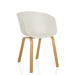 Sedia a conchiglia OSLO W bianca con quattro gambe in legno chiaro di hjh LIVING