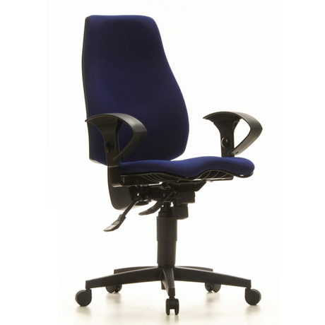 Sedia da ufficio professionale SYDNEY PRO con rivestimento in tessuto blu scuro, braccioli e rotelle neri di Topstar