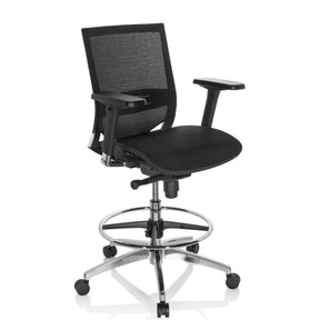 Sedia da banco TOP WORK 78 nera con rivestimento in rete, poggiapiedi e ruote di hjh OFFICE